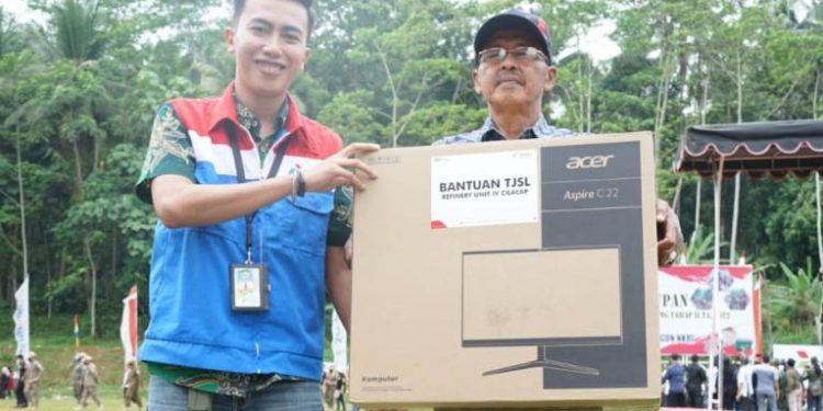 Dukung TMMD, Kilang Pertamina Cilacap Salurkan Perangkat Komputer untuk Desa di Perbatasan Jateng – Jabar