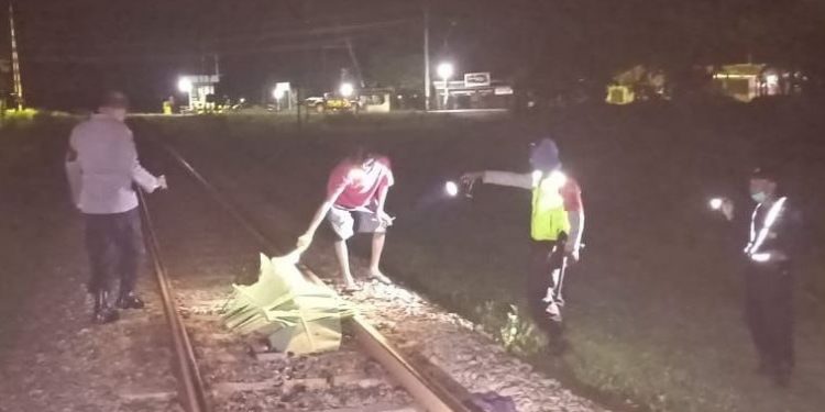 Jalan Susuri Rel, Seorang Wanita Tewas Tertabrak KA Mutiara Selatan di Kesugihan