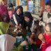 Mahasiswa KKN 21 UNS Gembleng Ibu PKK Desa Adiraja Buat Minyak Angin