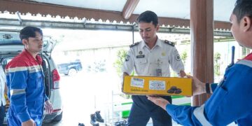 Perwira Kilang Cilacap Berbagi Kurma untuk Warga Binaan Lapas Nusakambangan