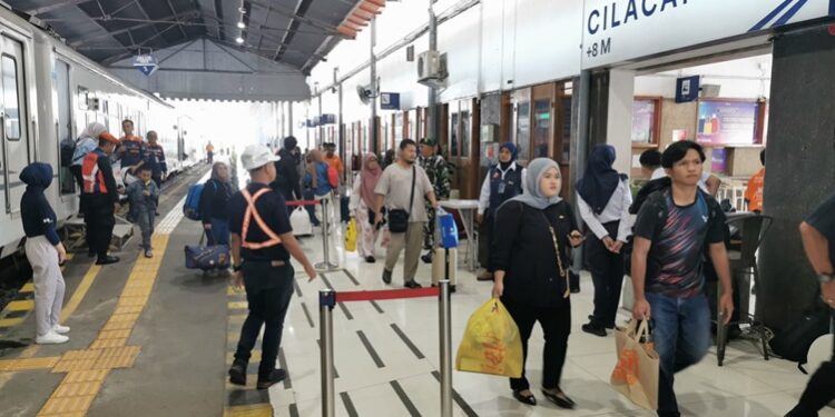 Tak Perlu Khawatir Kehabisan Tiket Saat Long Weekend, KAI Daop 5 Purwokerto Tambah 1.250 Kursi Keberangkatan Stasiun Cilacap untuk Berbagai Tujuan Kota