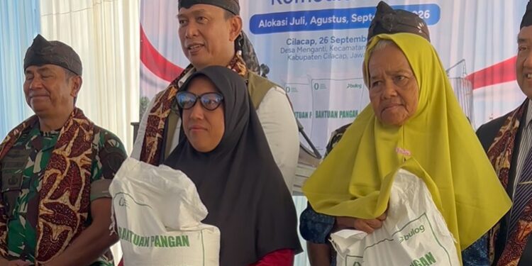 Semangat Ketahanan Pangan, BULOG Salurkan Beras Untuk 275 Ribu Penerima Bantuan di Cilacap